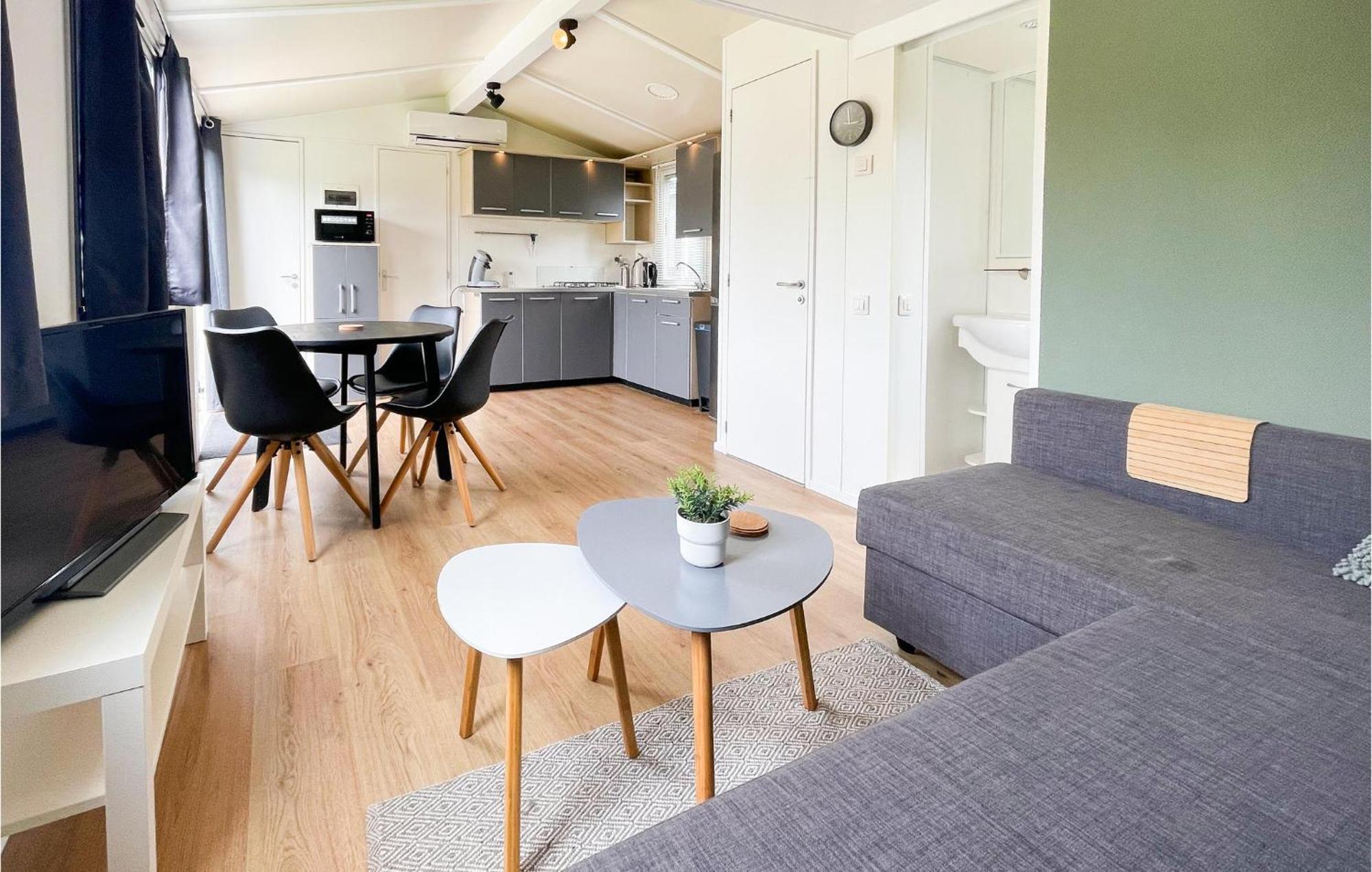 Gorgeous Home In Tzummarum With Wifi Esterno foto